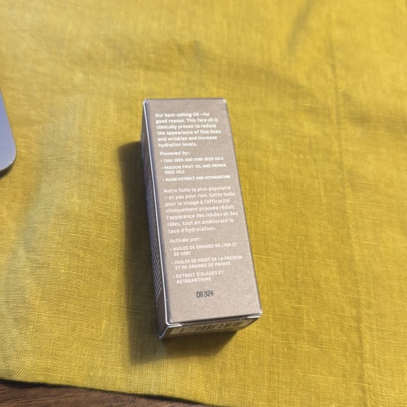 TRUE BOTANICALS CALM PURE RADIANCE OIL -  .5 fl oz - Picture 2 of 2